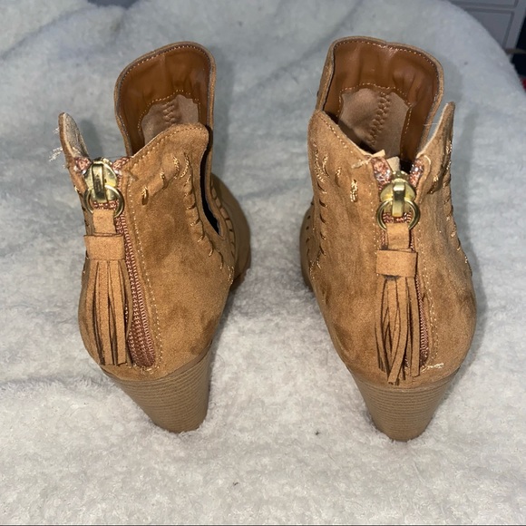 NWOT Camel colored booties - Picture 5 of 7